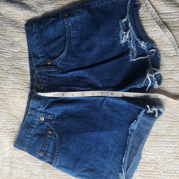 Vintage Guess denim shorts - Picture 2 of 5